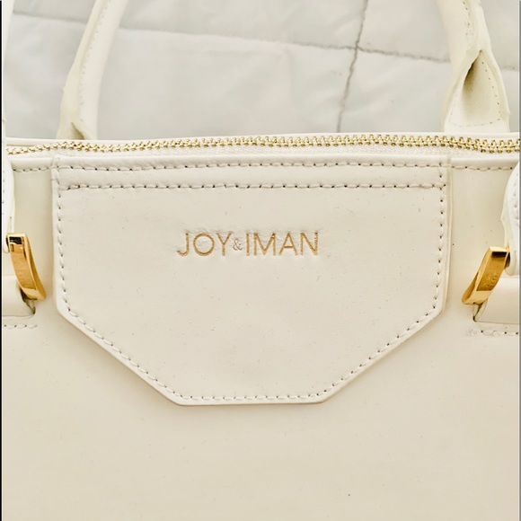 JOY & IMAN SNOW WHITE ZIPPERED PURSE - Picture 2 of 12